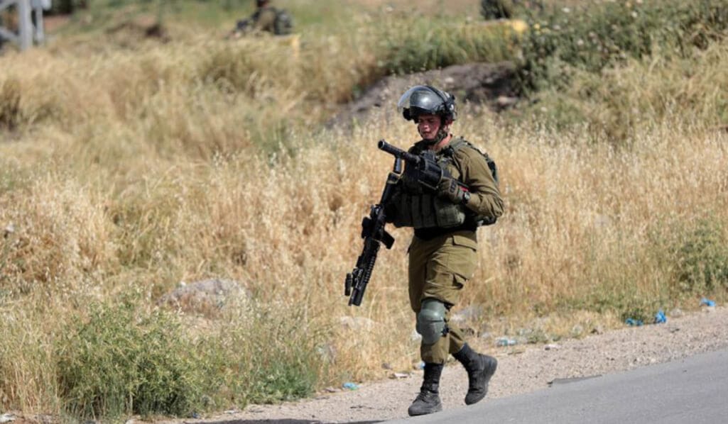 Two Palestinians were wounded by the Israeli army near Ramallah