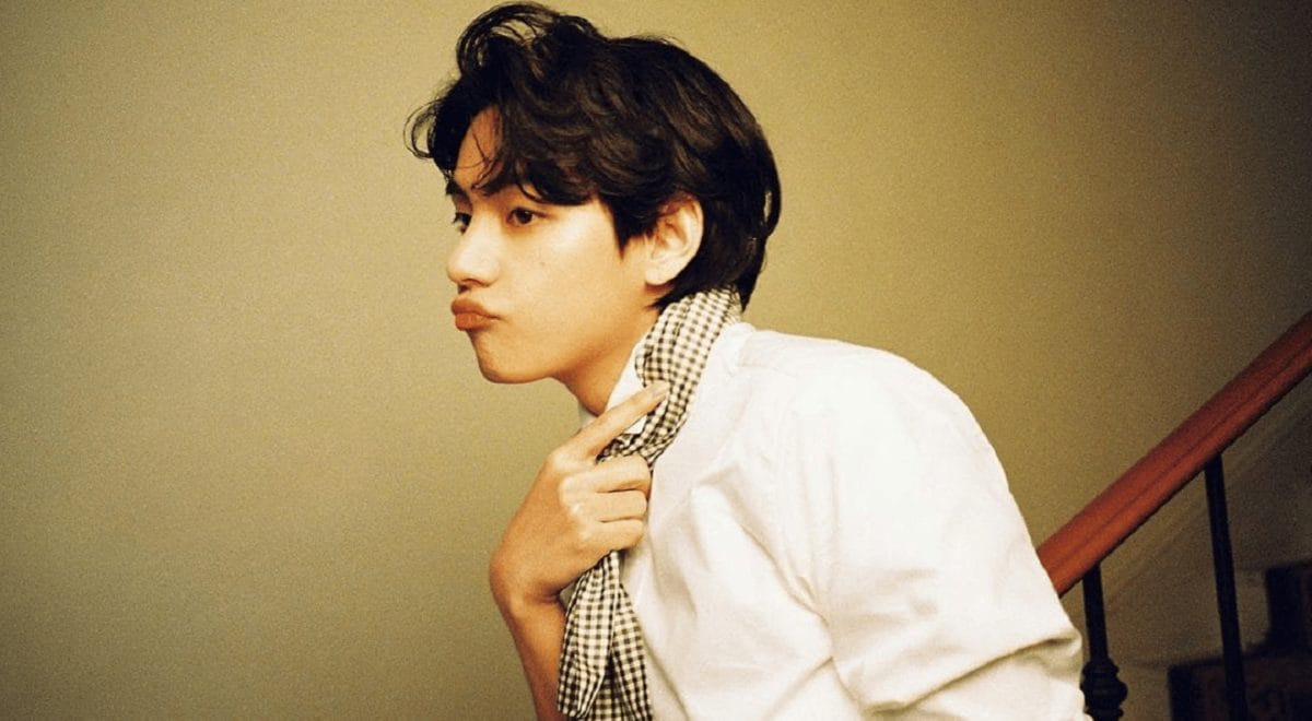 How weak!  Taehyung mocked a close friend on camera, “Come on, come on!  Hurry up…"