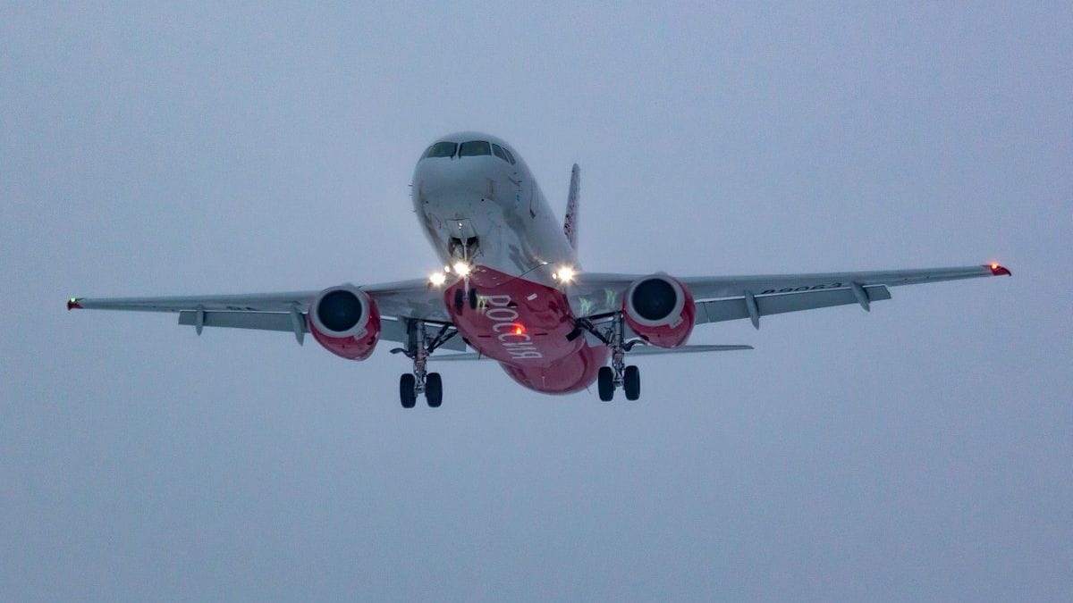 The first planes took off and landed after the cancellation of the "Carpet" plan in St. Petersburg