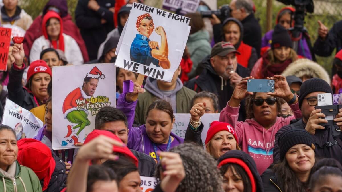 los-angeles-teachers-get-a-pay-raise