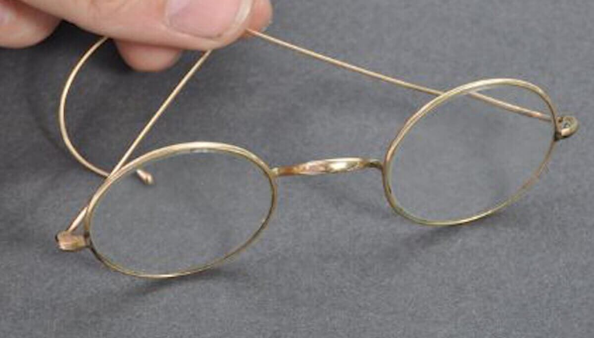 Mahatma Gandhi's glasses sold in an auction in England, UK, Great Britain, Gandhi non violent struggle against British Raj, Indian independence, India News, old artifacts, pawn, mohandas karamchand gandhi, father of India, indian independence, antiques, Policy News, Diplomacy News, World News, Breaking News, Latest News; The Eastern Herald News