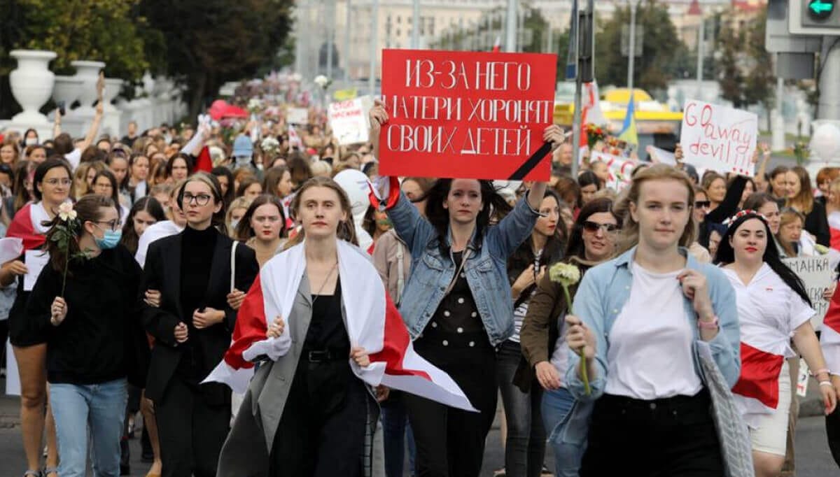 Thousands of women in Minsk demand Lukashenko's resignation