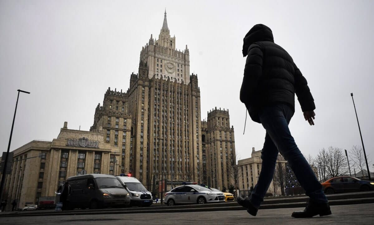 Russian Foreign Ministry promises a firm response to sanctions 
