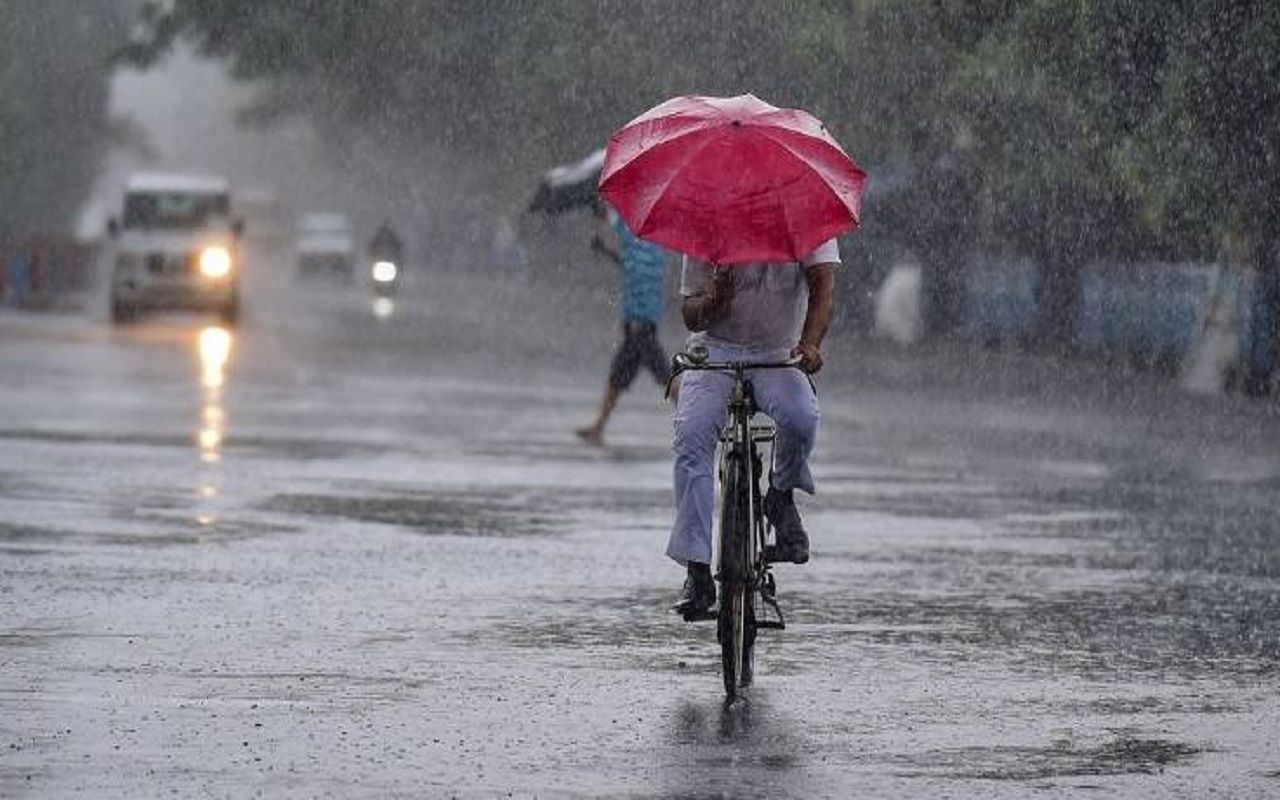 अप्रैल में ही आसमान से बरस रही आग, सुबह से ही चिलचिलाती धूप ने लोगों का जीना किया मुहाल- Fire raining from the sky in April itself, the scorching sun from morning made life difficult for the people