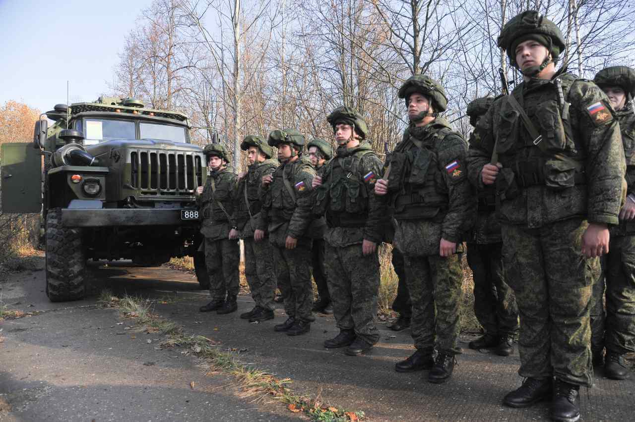 The Russian army badly needs officers