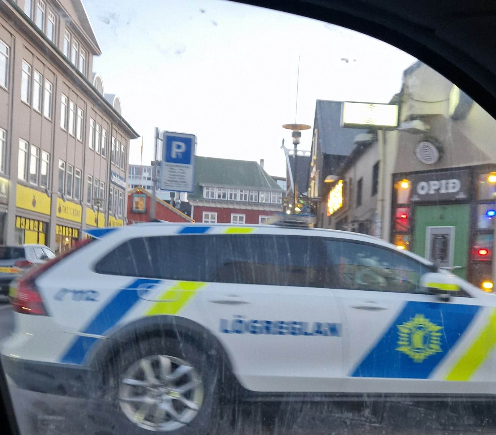 Police search for man after shooting Dubliners
