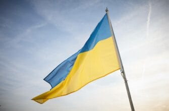 A Bulgarian politician ripped off the facade of the city hall and threw the flag of Ukraine on the sidewalk