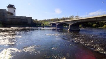 On the banks of the Narva, a Slovak citizen in a diving suit, who was swimming in the Russian Federation, was arrested