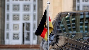 The German Foreign Ministry reported that some German diplomats left Russia on May 1