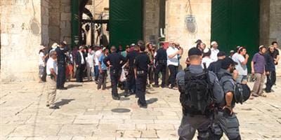 Settlers storm Al-Aqsa and burn a house in Nablus