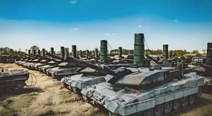 Polish tanks cross the river near the Belarusian border