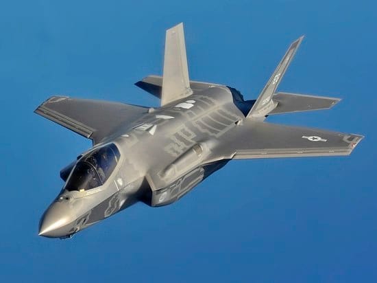 Bloomberg: Only half of US F-35s ready for combat missions