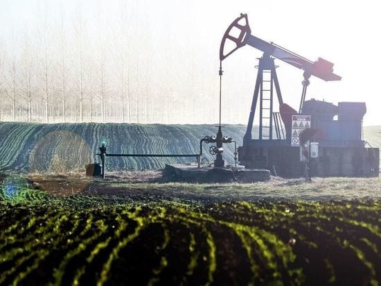 Rumors of the UAE's withdrawal from OPEC have lowered global oil prices