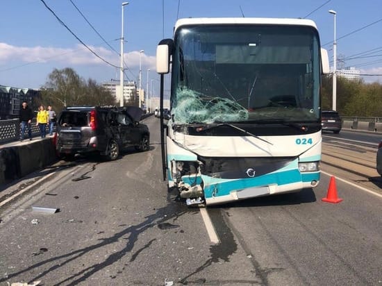 In the Moscow region of Kaliningrad, a foreign car crashed into two buses