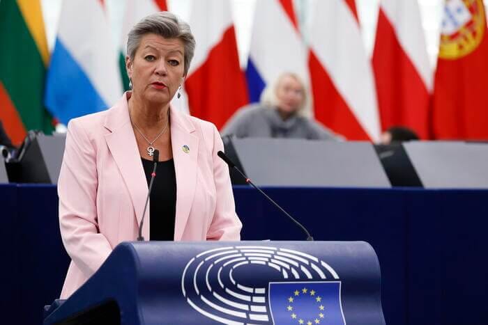 Johansson, "building walls is not a good solution" - Europe