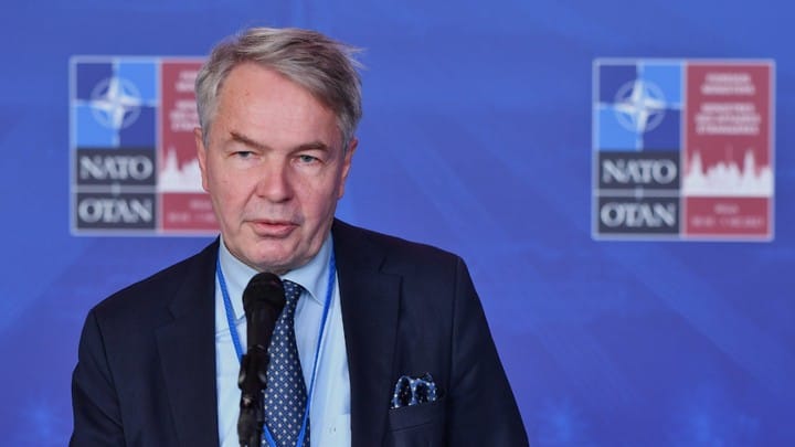 Finnish Foreign Minister signs document on country's NATO membership