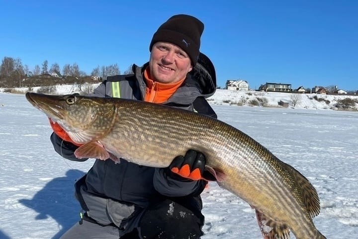 True passion: Pskov fishermen show off their record catch