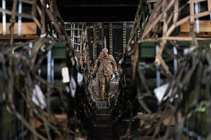 The United States does not plan to transfer long-range missiles to Ukraine