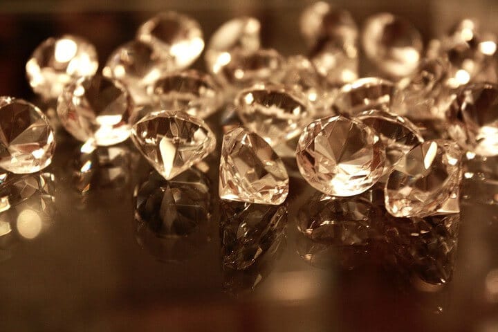 UK announces ban on diamond imports from Russia