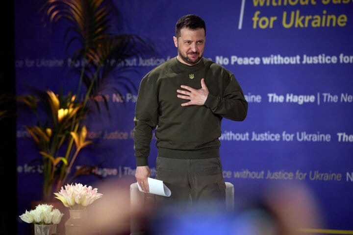 Zelensky blames the Russians for the fall of the Charlemagne prize awarded to him in Germany