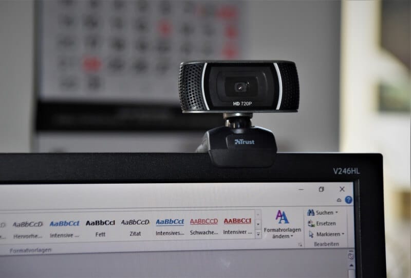 How to record video from screen and webcam at the same time