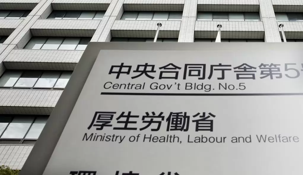 temporarily closed schools parental support measures new subsidies for business owners ministry of health labor and welfare