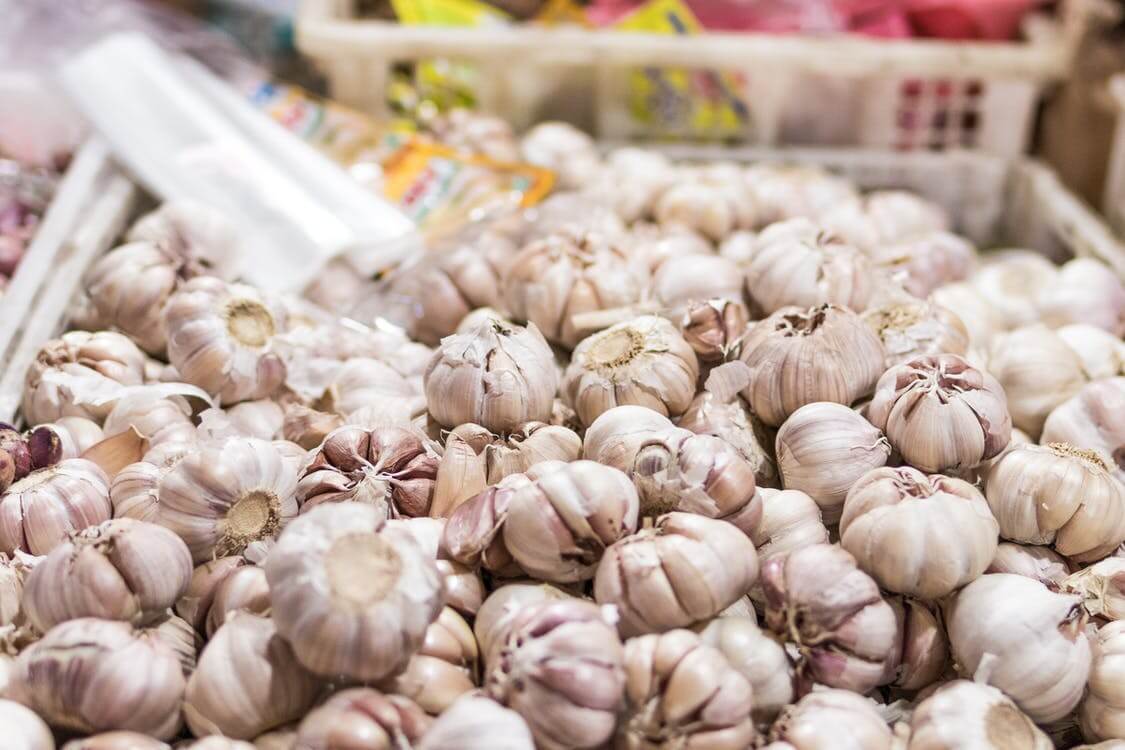 https://www.easternherald.com/wp-content/uploads/2020/09/Garlic-Herbal-Antibiotics-Fighting-Infections-Naturally.jpg