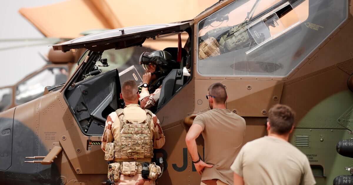 Mali: Two French soldiers were killed and the ousted president was transferred to the Emirates for treatment