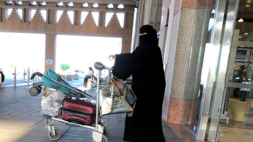 Saudi Arabia imposes sanctions on its citizens traveling to some