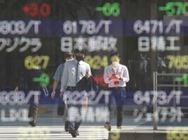 Asia shares struggle, oil tumbles as recession fears heighten