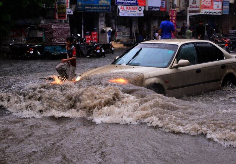 Pakistan'da muson yağmurları sele neden oldu
