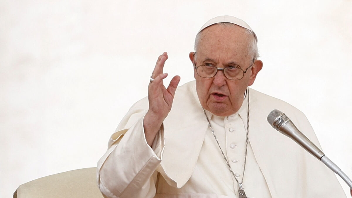 Pope calls return of occupied Ukrainian territories a 'political problem'

