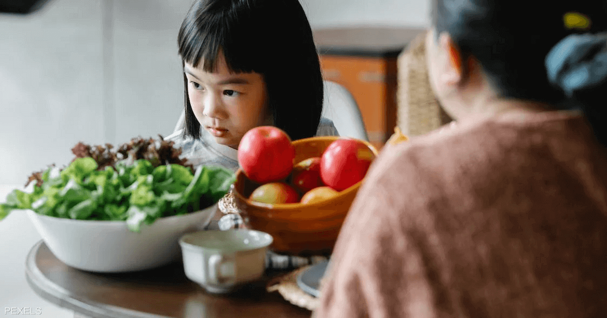 Your child is selective in his food. Ways to help him overcome the difficult task

