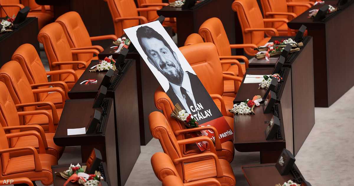  A deputy did not take the constitutional oath in the Turkish parliament.  What's the secret ?

