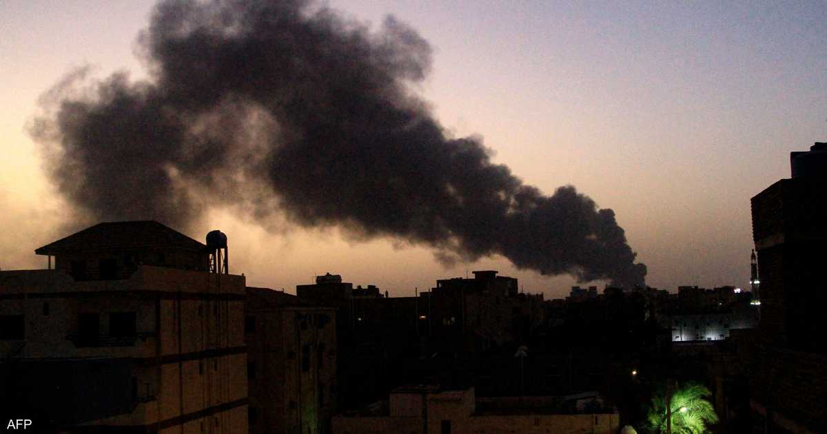 Bombing and looting in Khartoum as conflict enters eighth week

